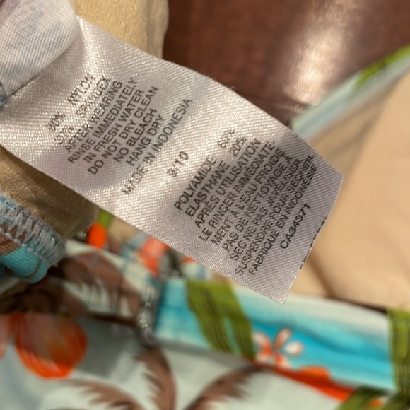 Halter top bikini - Picture 11 of 12